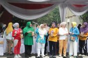 Peringati Hari Ibu, Unila Gelar Senam Bersama dan Pelatihan Eco Enzyme