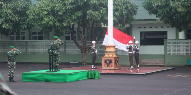 Upacara Bulanan Bukti Kesetiaan Prajurit Dan PNS Korem 043/Gatam Melaksanakan Pengabdian untuk Tanah Air
