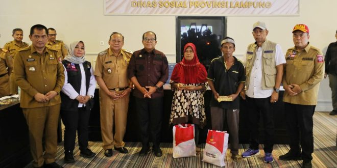Pj. Gubernur Apresiasi Diberikannya Bantuan Kemanusiaan dari Presiden Prabowo Subianto melalui Kemensos untuk Warga Terdampak Banjir di Sejumlah Wilayah di Provinsi Lampung