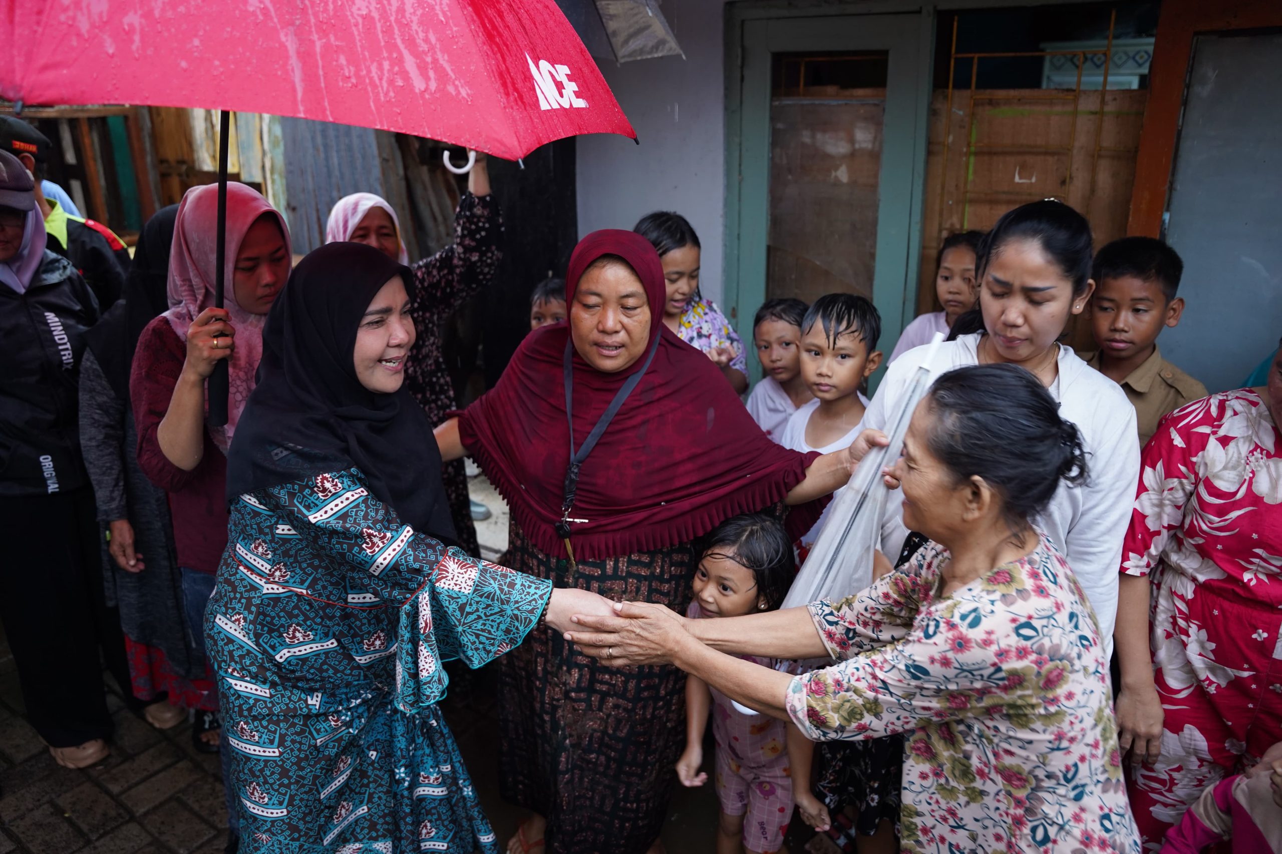 Bunda Eva Janji Perbaikan Rumah Rusak Akibat Banjir 