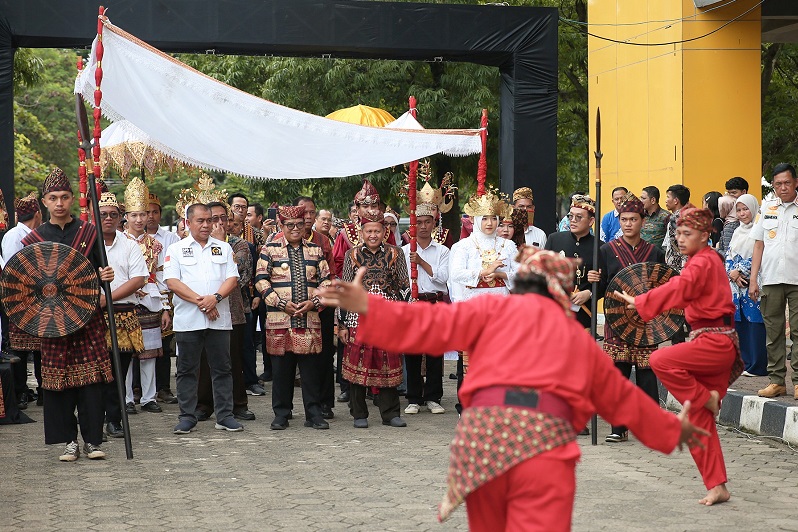 Pj Gubernur Lampung Hadiri Festival Kebudayaan dan Cinta Tanah Air Unila