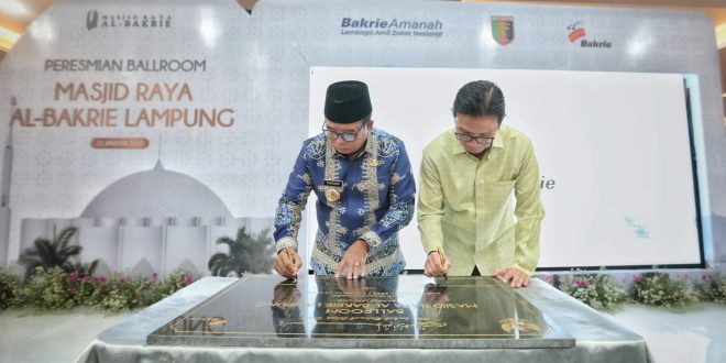 Pj. Gubernur Bersama Ketua Yayasan Bakrie Amanah Hendrajanto Marta Sakti Resmikan Ballroom Masjid Raya Al-Bakrie