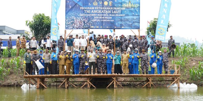 Pj. Gubernur Samsudin Dampingi Kunjungan KSAL Tinjau Program Ketahanan Pangan TNI AL di Lampung
