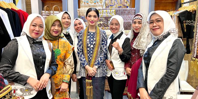 Pemkab Lampung Tengah Hadirkan Tapis Lawek Andak di Inacraft 2025