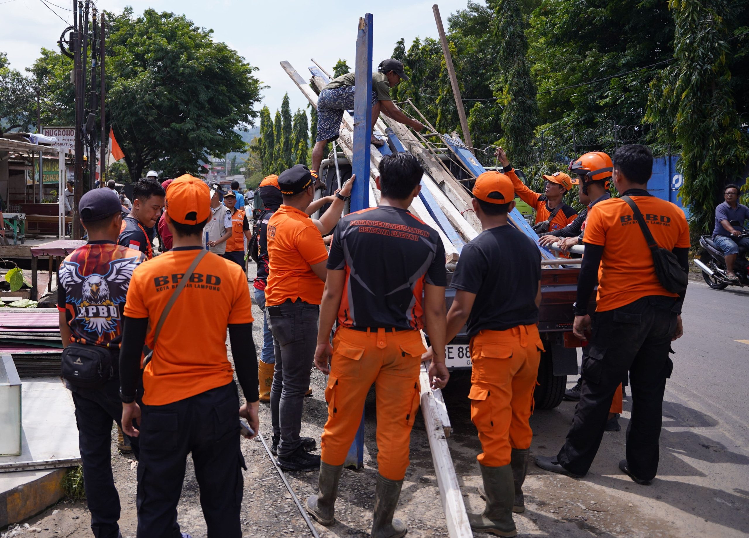 Walikota Bongkar Sejumlah Saluran Drainase di Kecamatan Panjang 