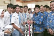 Pj. Gubernur Samsudin Tinjau Pelaksanaan Program Makan Bergizi Gratis di SMA Negeri 1 dan SMA Utama 3 Bandarlampung