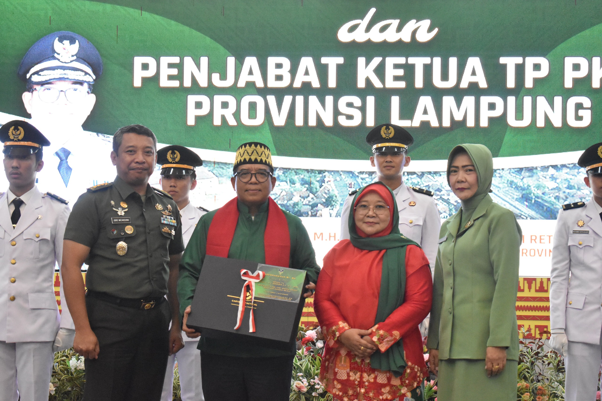 Kasilog Kasrem 043/Gatam Hadiri Pelepasan Tugas Jabatan Pj. Gubernur dan Ketua TP PKK Provinsi Lampung