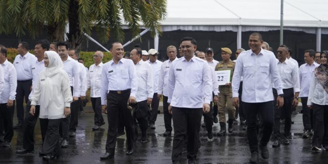 Diguyur Hujan, Bambang-Rafieq Tetap Semangat Ikuti Gladi Resik Pelantikan