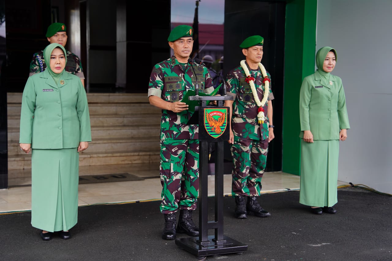Danrem 043/Gatam Hadiri Acara Tradisi Penerimaan Dan Pelepasan Pangdam II/Sriwijaya.