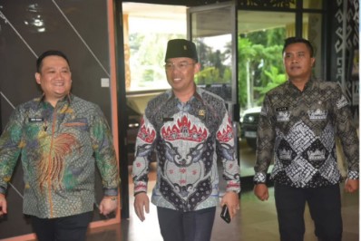 Ketua Komisi V DPRD Lampung Bersama Sekwan Hadiri Acara Isra Mi’raj