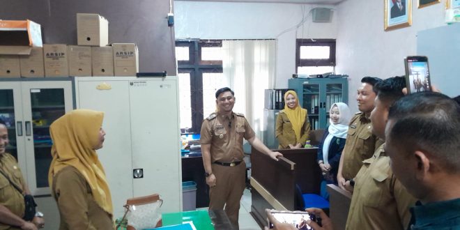 Hari Pertama Ngantor, Rafieq Cek Kerja Pegawai