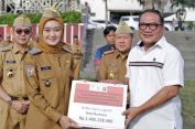 Presiden Prabowo Kucurkan Bantuan Penanganan Banjir Senilai Rp1,49 Miliar, Bantuan Diterima Wagub Jihan Nulela, Disaksikan Anggota Komisi VIII DPR RI Aprozi Alam