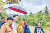 Anggota DPRD Provinsi Lampung Elly Wahyuni Bersama Kades Umbul Limus Tinjau Lokasi Banjir