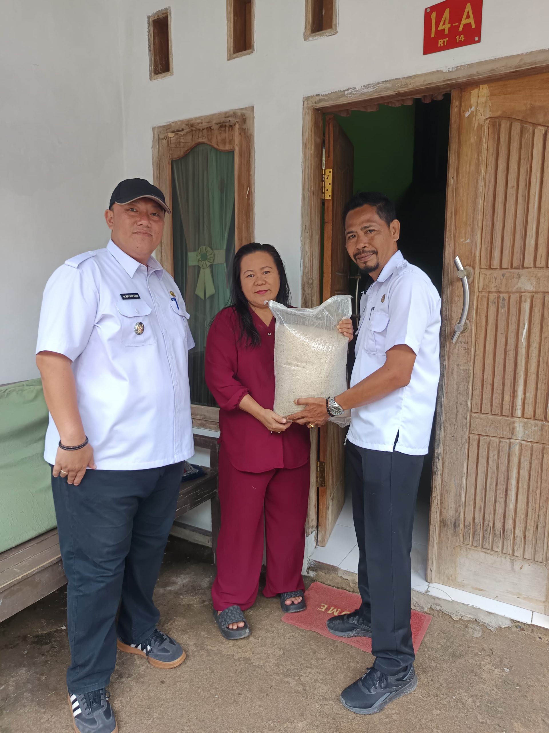 Walikota Bandar Lampung Bunda Eva Peduli,Aksi Nyata Bantuan Beras Dan Sembako Kepada Warga Terdampak Banjir