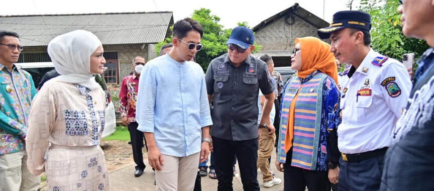 Bupati Lamsel Terpilih Bersama Putri Zulhas Perbaiki Penerangan Lampu Jalan keluhan dari Masyarakat