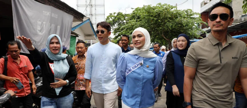 Bupati Lamsel Terpilih Bersama DPR RI Putri Zulhas Tinjau Ketersedian Gas Elpiji 3Kg Di Pasar Inpres Kalianda