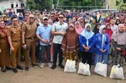 Pj Sekda Lampung Selatan Dampingi Bupati Terpilih Salurkan Bantuan Untuk Korban Banjir di Sragi