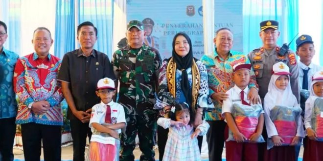 Walikota Eva Dwiana Resmikan Empat Gedung SD – SMP & Bagikan Seragam