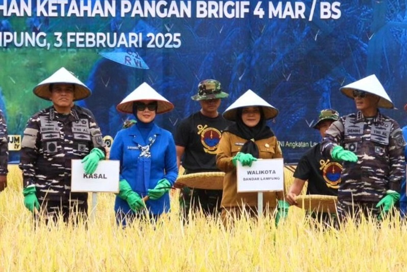 Walikota Eva Dwiana Hadiri Kunjungan Kerja KSAL Tinjau Program Ketahanan Pangan di Mako Yonif 9 Marinir