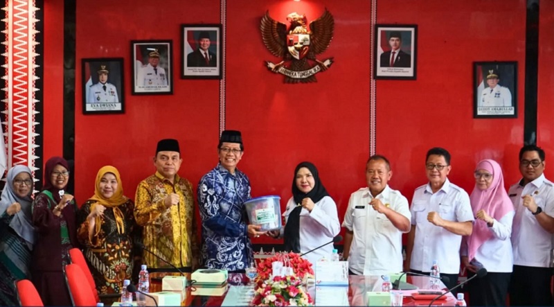 Walikota Hadiri Penyaluran Donasi Paket Sembako dan Penandatanganan Kerjasama dengan UIN RIL