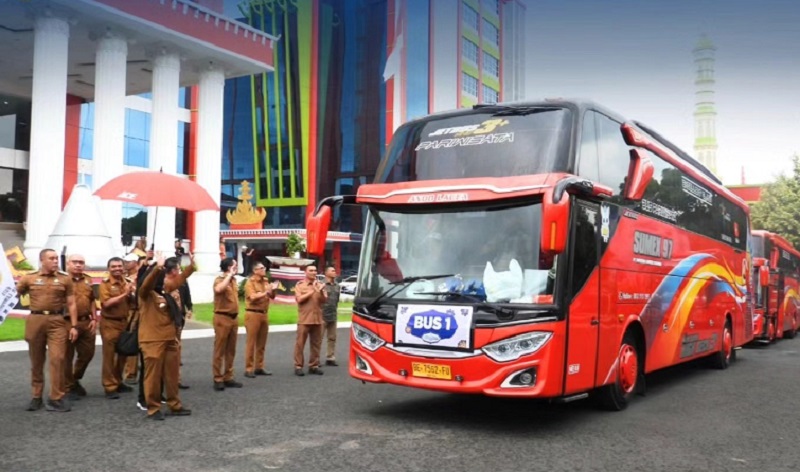 Walikota Lepas Peserta Wisata Rohani Umat Beragama Kota Bandar Lampung Gelombang Ke-2