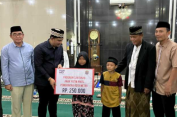 Wakil Walikota Metro Salurkan Alat Ibadah di Masjid Nurul Huda Ganjar Agung