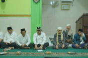 Walikota Metro Berikan Bantuan Material dan Alat Ibadah di Mushola Darul Hikmah Yosorejo