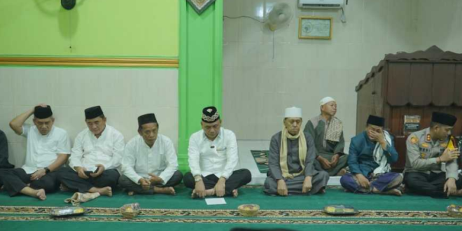 Walikota Metro Berikan Bantuan Material dan Alat Ibadah di Mushola Darul Hikmah Yosorejo