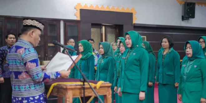 Walikota Didampingi Wakil Walikota Metro Lantik Pengurus TP-PKK Periode 2025-2030