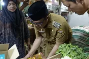Hari Pertama Kerja Bupati Ardito Wijaya Sidak Pasar Bandar Jaya Plaza