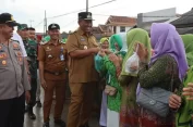 Wakil Bupati I Komang Koheri Bersama Pengurus Ansor, Muslimat NU, Banser dan Fatayat NU Bagikan Bingkisan Takjil