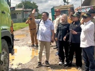 DPRD Provinsi Lampung Sidak di Beberapa Ruas Jalan Lampung Tengah