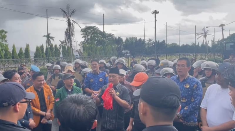 Anggota DPRD Provinsi Lampung Terima Tuntutan Demo Mahasiswa Terkait Inpres Nomor 1 Tahun 2025