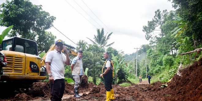 Tinjau Lokasi Terdampak Bencana Pasca Hujan Deras, Bupati Dendi Gencarkan Upaya Penanganan Pasca Banjir & Normalisasi Sungai
