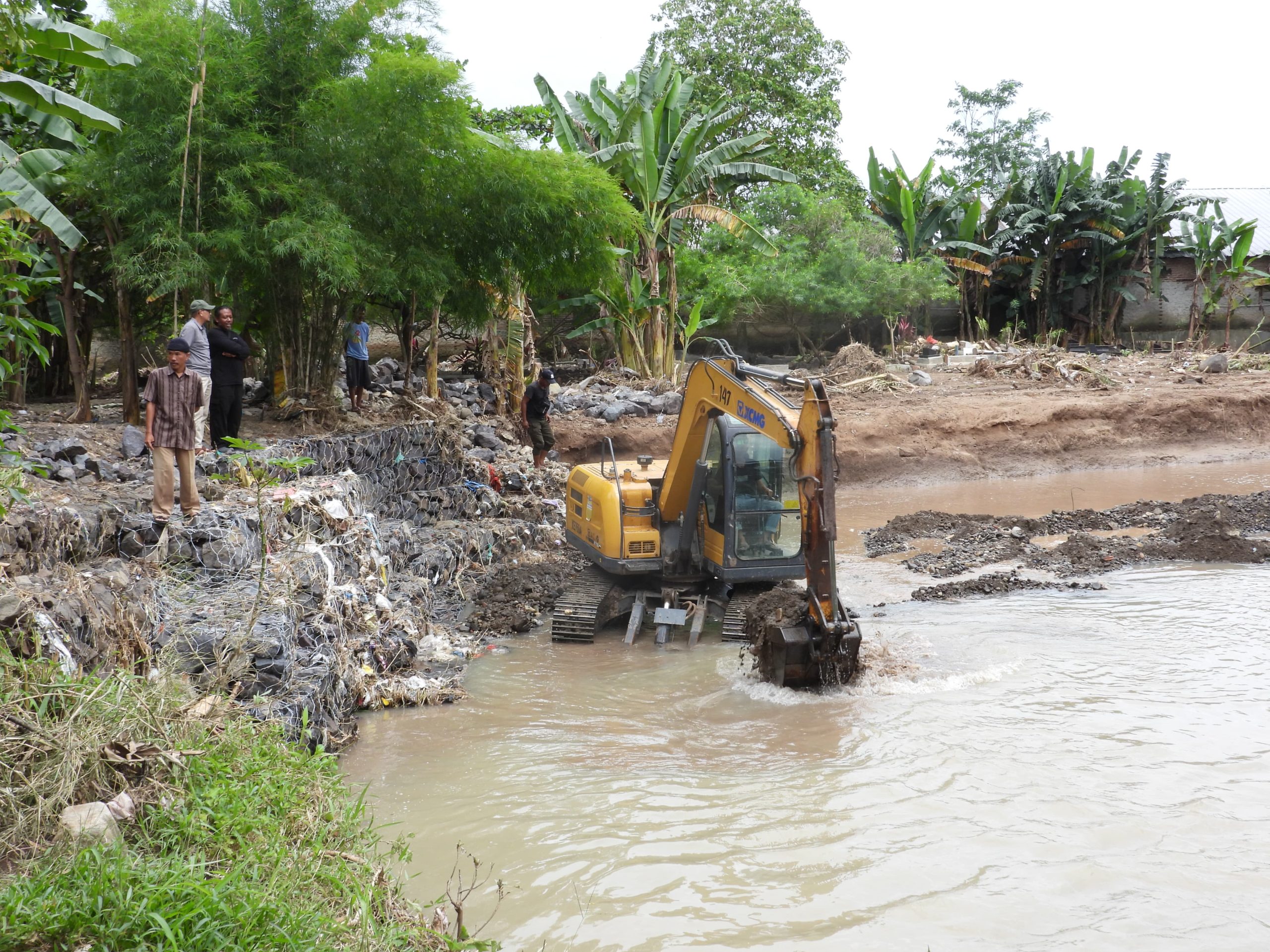 Walikota Instruksikan Dinas PU Turunkan Alat berat Tangani Wilayah Terdampak Banjir