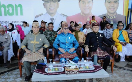 Ketua DPRD Lampung Hadiri Acara Adat Blangikhan