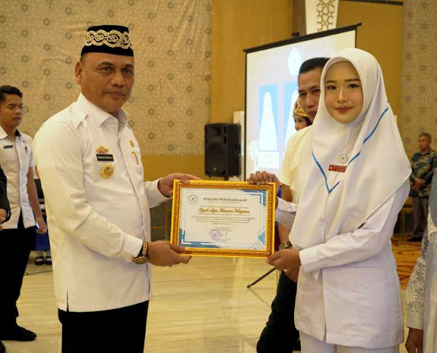 Bambang Iman Santoso Walikota Metro hadiri ucap janji dan pemakaian seragam Universitas Wirabuana