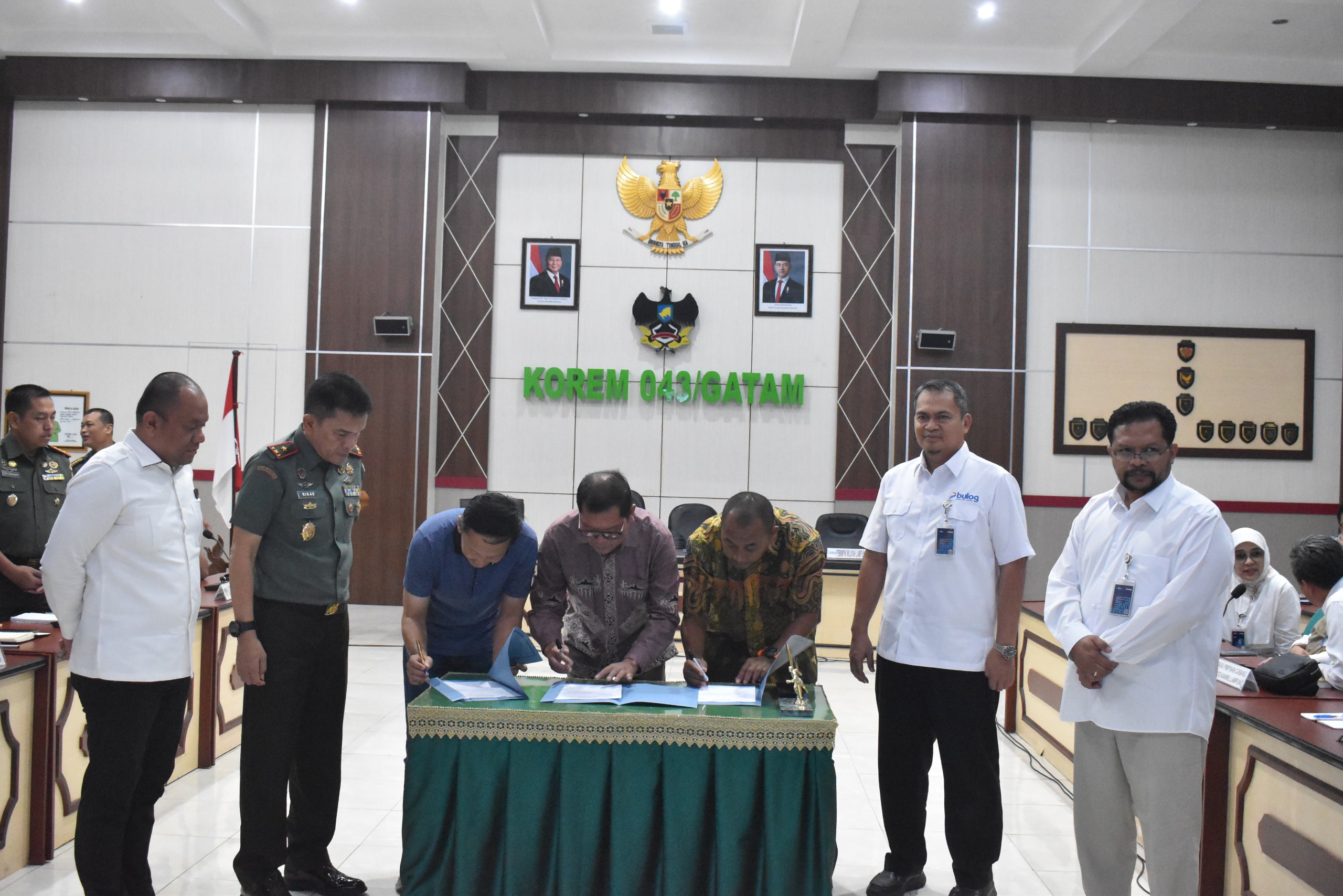 Danrem 043/Gatam Pimpin Rapat Optimalisasi Pengadaan Gabah dan Beras Dalam Negeri 2025