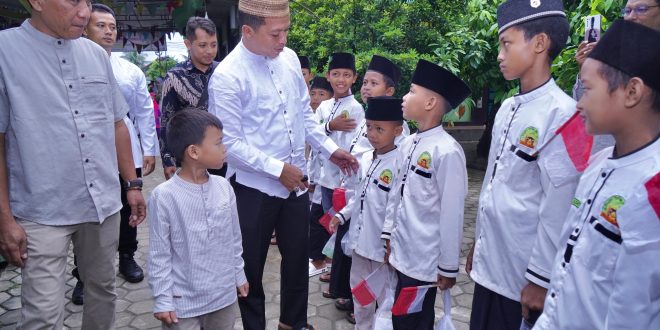 Bupati Pringsewu H. Riyanto Pamungkas Serahkan Bantuan ke Rumah Ibadah dan Lembaga Keagamaan di Ambarawa