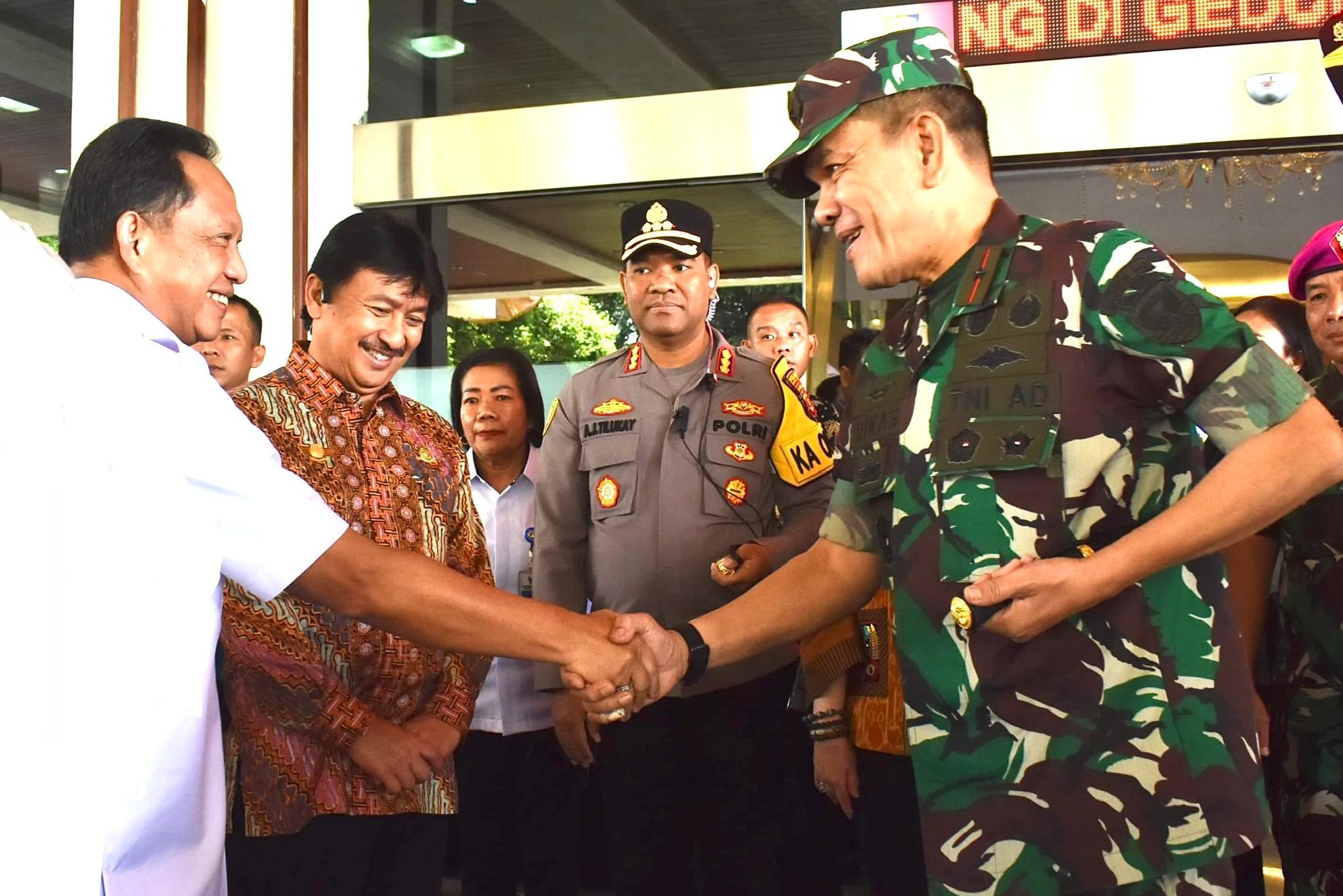 Bersama Forkopimda Provinsi Lampung, Danrem 043/Gatam Ikuti Rapat Kesiapan Operasional Angkutan Lebaran 1446 H / 2025 M
