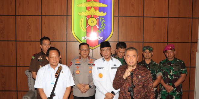 Mantapkan Kesiapan Angkutan Lebaran 1446H, Gubernur Rahmat Mirzani Gelar Pembahasan Bersama Mendagri dan Menhub