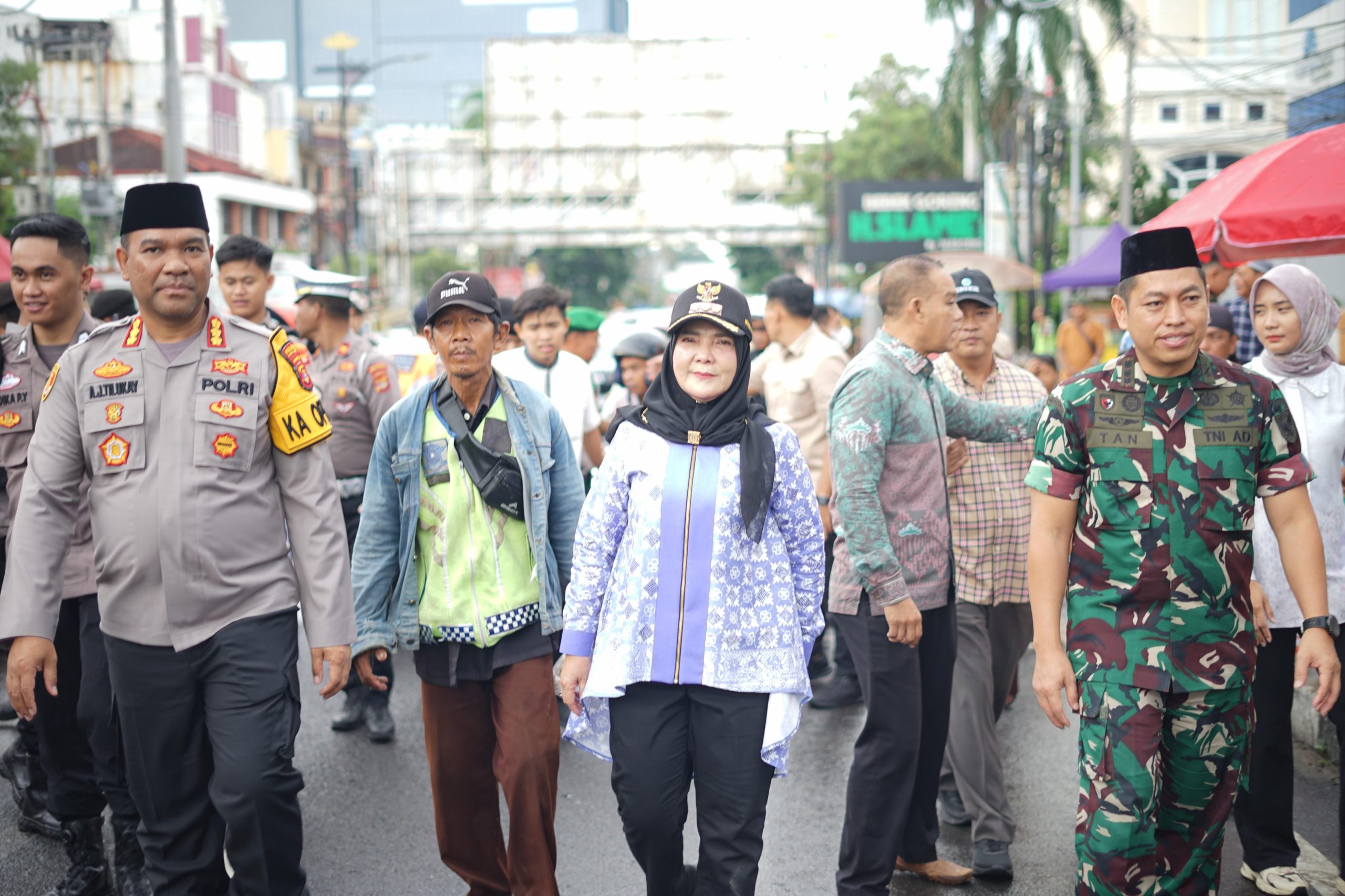 Walikota, Dandim 0410, dan Kapolresta Bandar Lampung Kompak Bagi-bagi Takjil