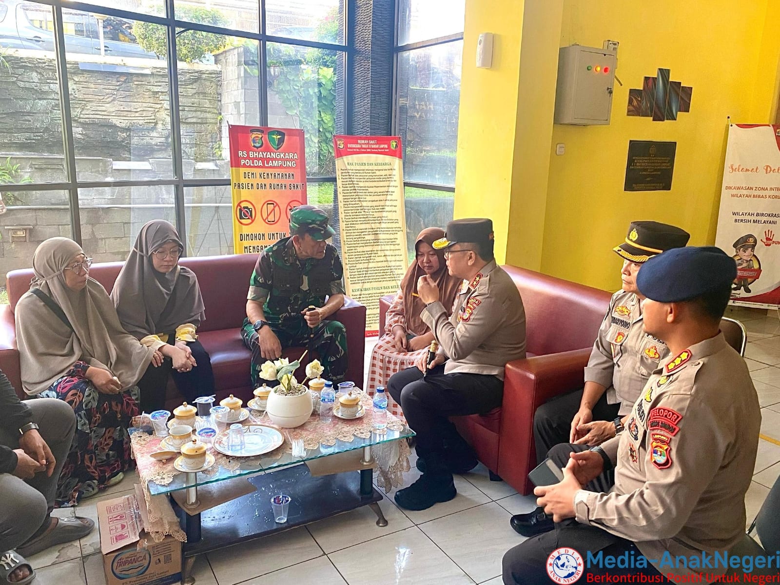 Danrem 043/Gatam Kunjungi Rumah Sakit Bayangkara, Temui Keluarga Korban Kasus Penembakan 