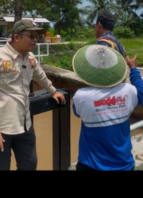 Anggota DPRD Lampung Yusnadi Tinjau 12 Pintu Air di Lampung Timur