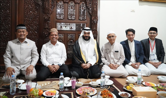 H Riyanto Pamungkas Bupati Pringsewu Buka Puasa Bersama Imam dan Qori Masjidil Haram Syeikh Abdurrahman Al ‘Ausy