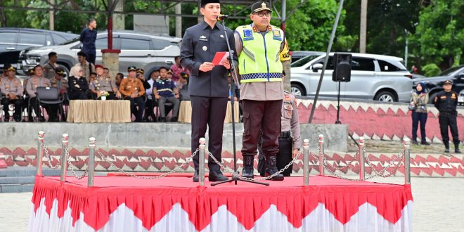 Sampaikan Amanat Kapolri, Bupati Egi Pimpin Apel Gelar Pasukan Operasi Ketupat Krakatau 2025