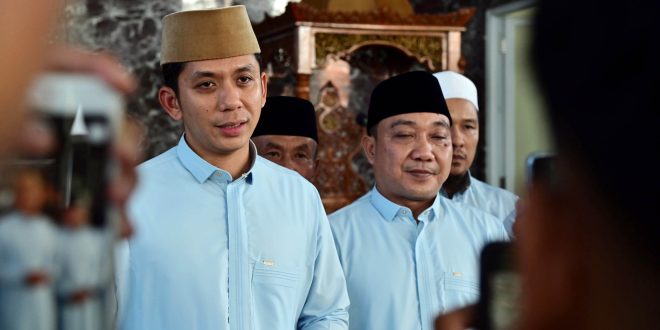 Bupati dan Wakil Bupati Lampung Selatan Salat Idulfitri 1446 Hijriah di Masjid Agung Kalianda, Ajak Jemaah Tingkatkan Rasa Syukur