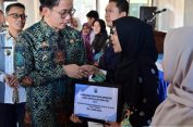 Bupati Egi Salurkan Insentif Kepada 5.160 Guru Honorer