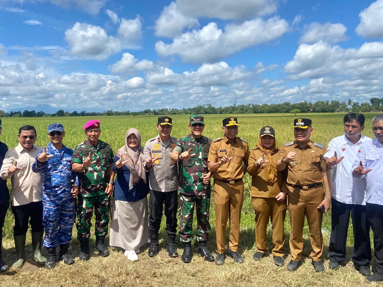 Danrem 043/Gatam Bersama Gubernur dan Forkopimda Provinsi Lampung Hadiri Panen Raya