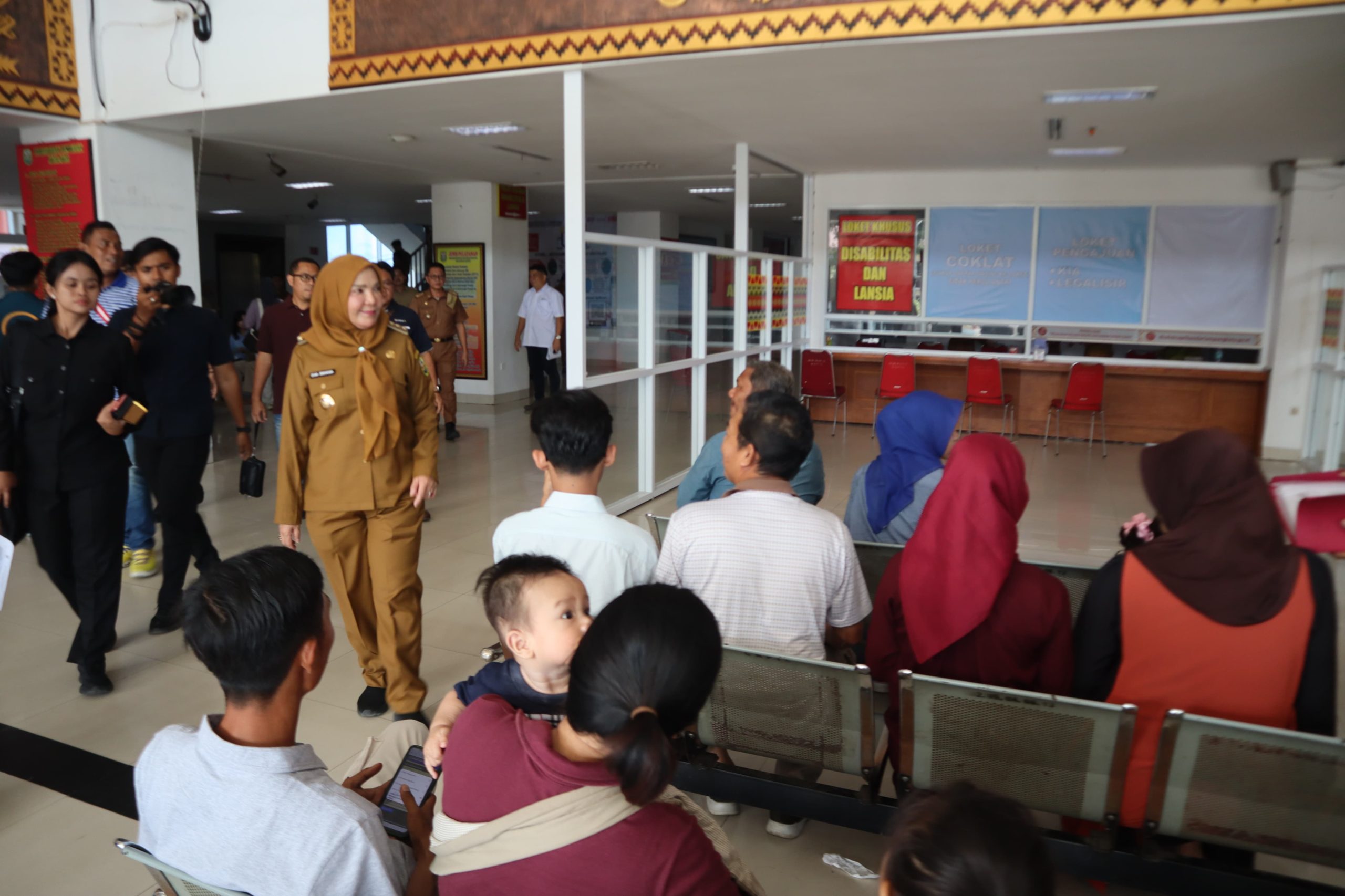 Walikota Eva Dwiana Sidak Ke Sejumlah OPD Di Hari Pertama Kerja